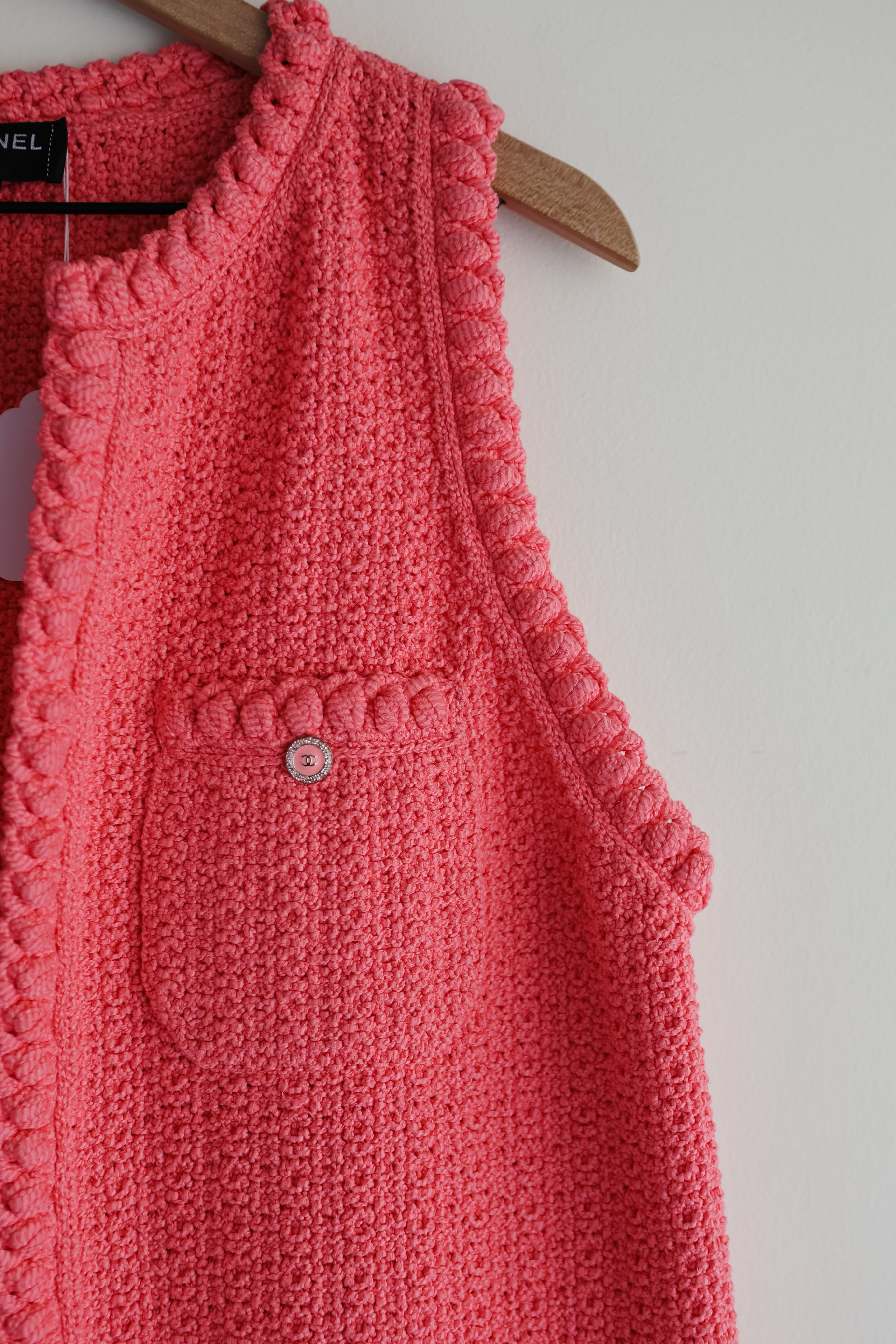 Chanel boutique coral knit vest size 46