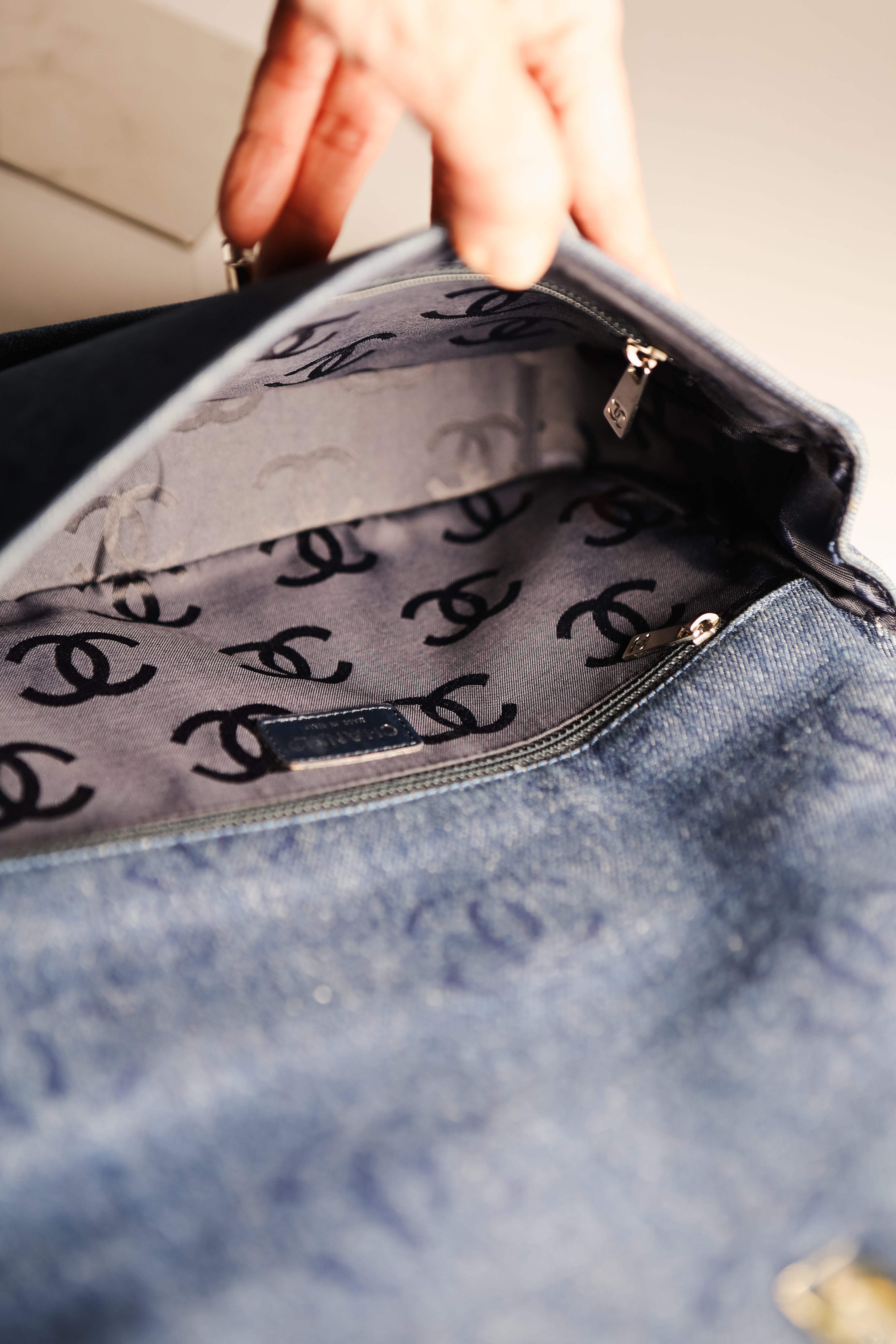 Vintage CHANEL denim CC shoulder bag 2002