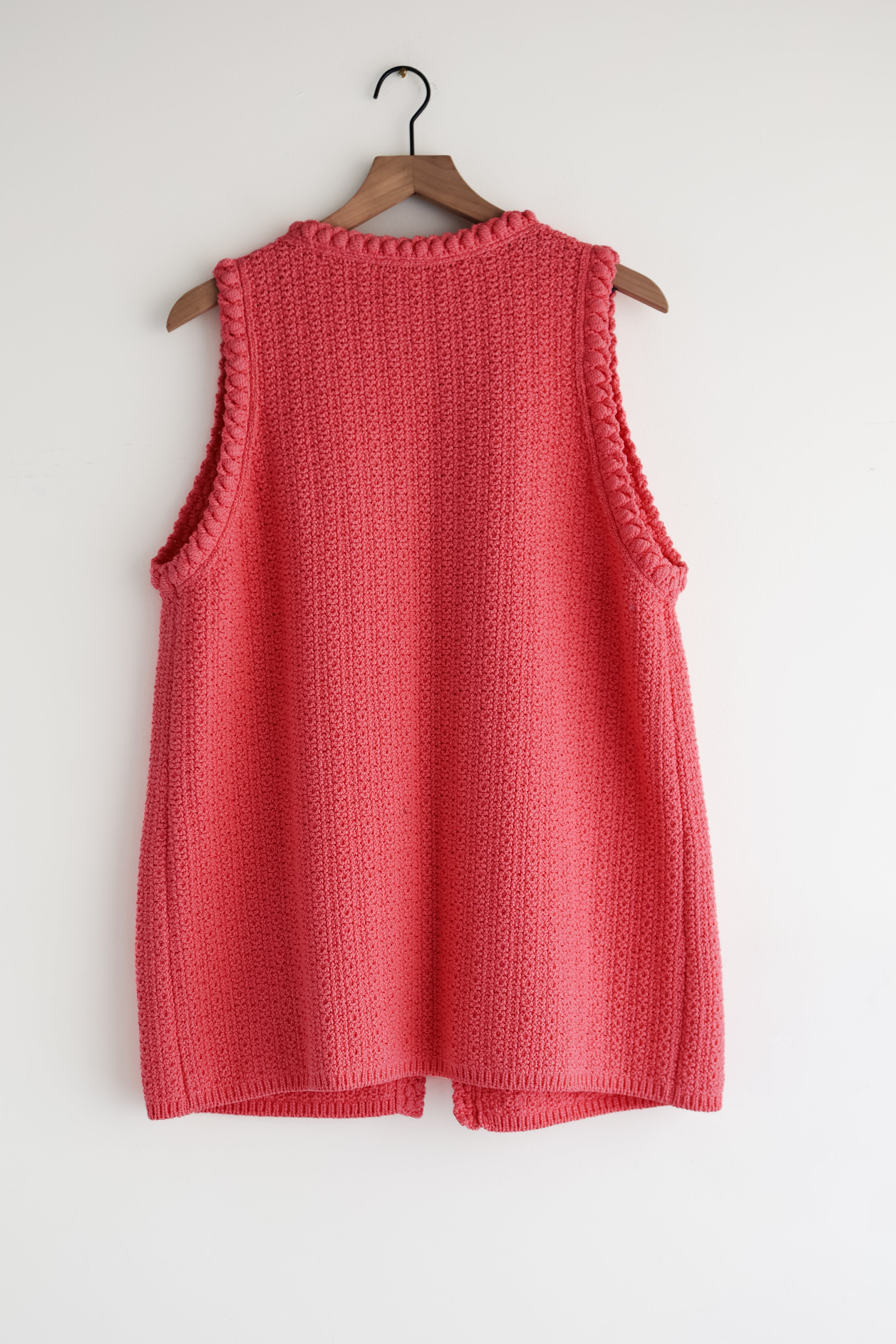 Chanel boutique coral knit vest size 46