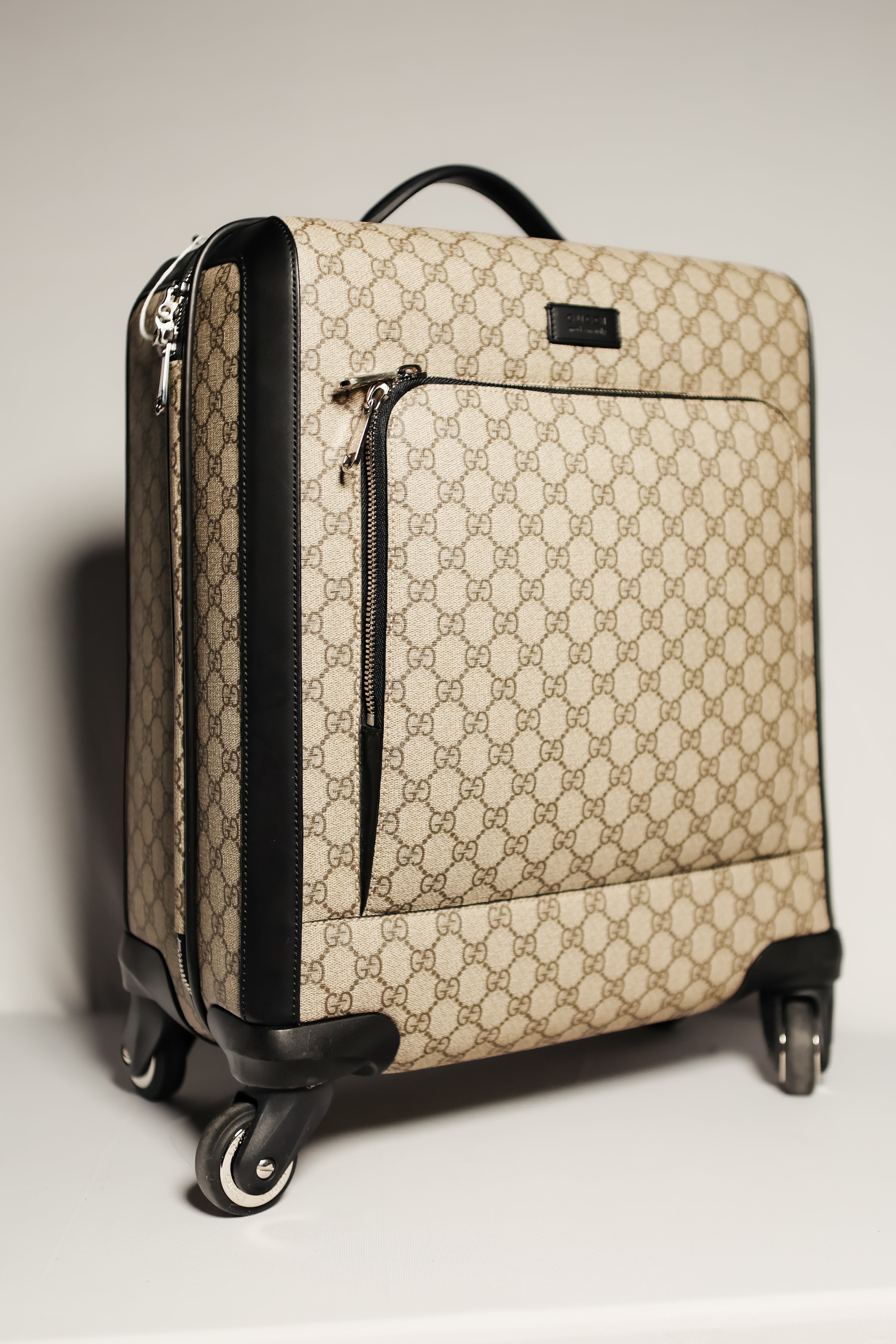 Gucci GG Supreme Carry-On roller Suitcase