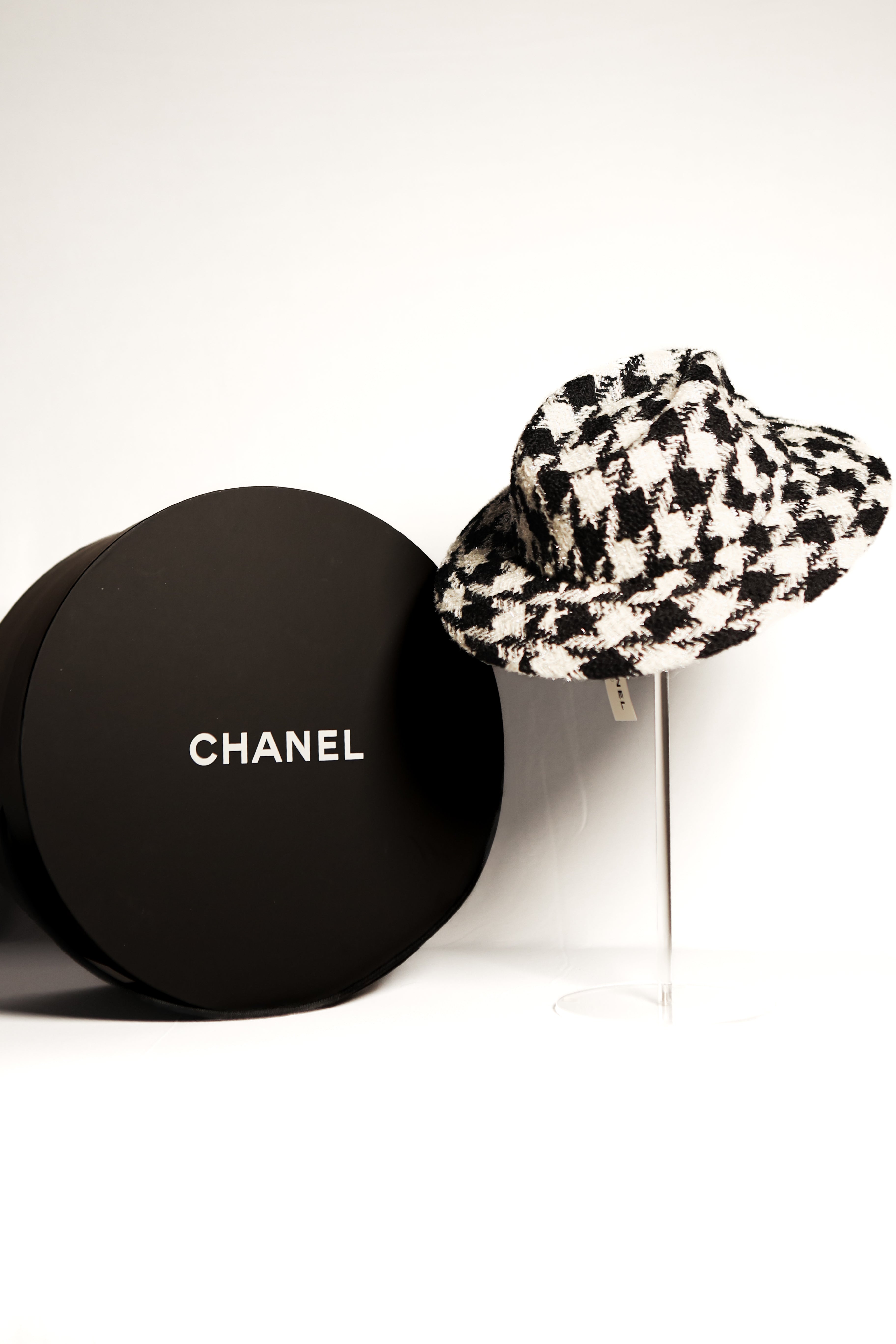 NWT CHANEL 19k Houndstooth Wool White Black Hat