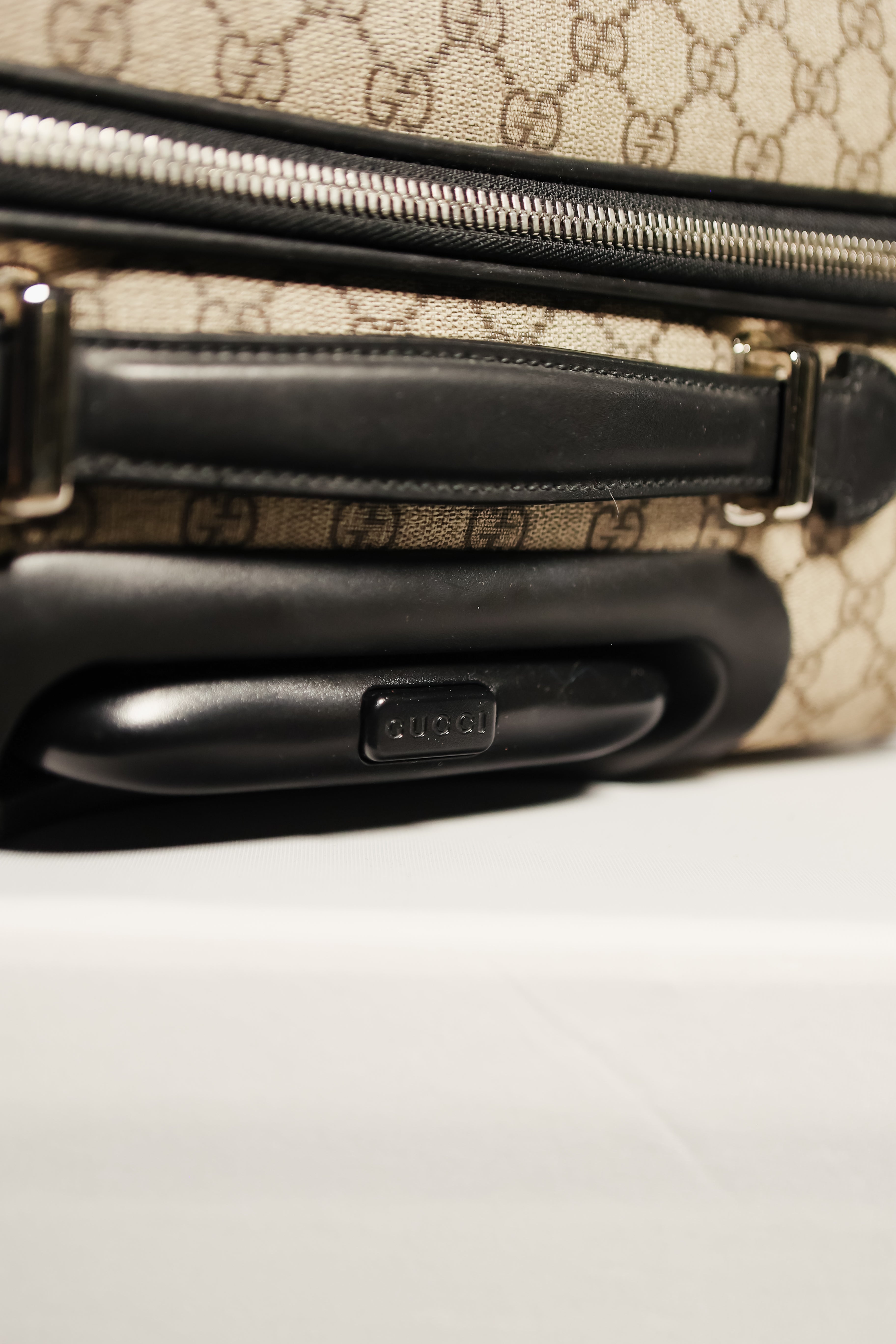 Gucci GG Supreme Carry-On roller Suitcase