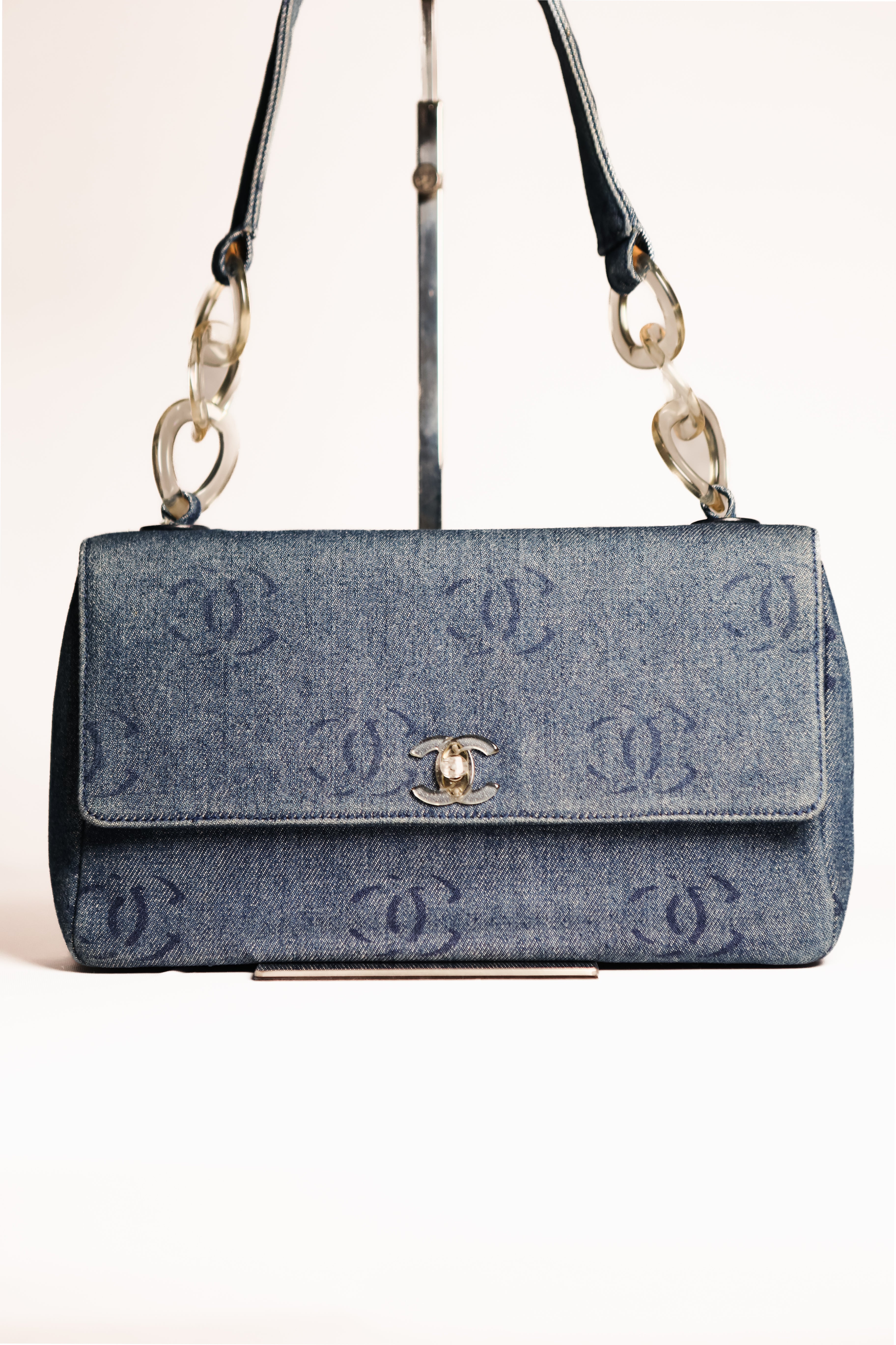 Vintage CHANEL denim CC shoulder bag 2002