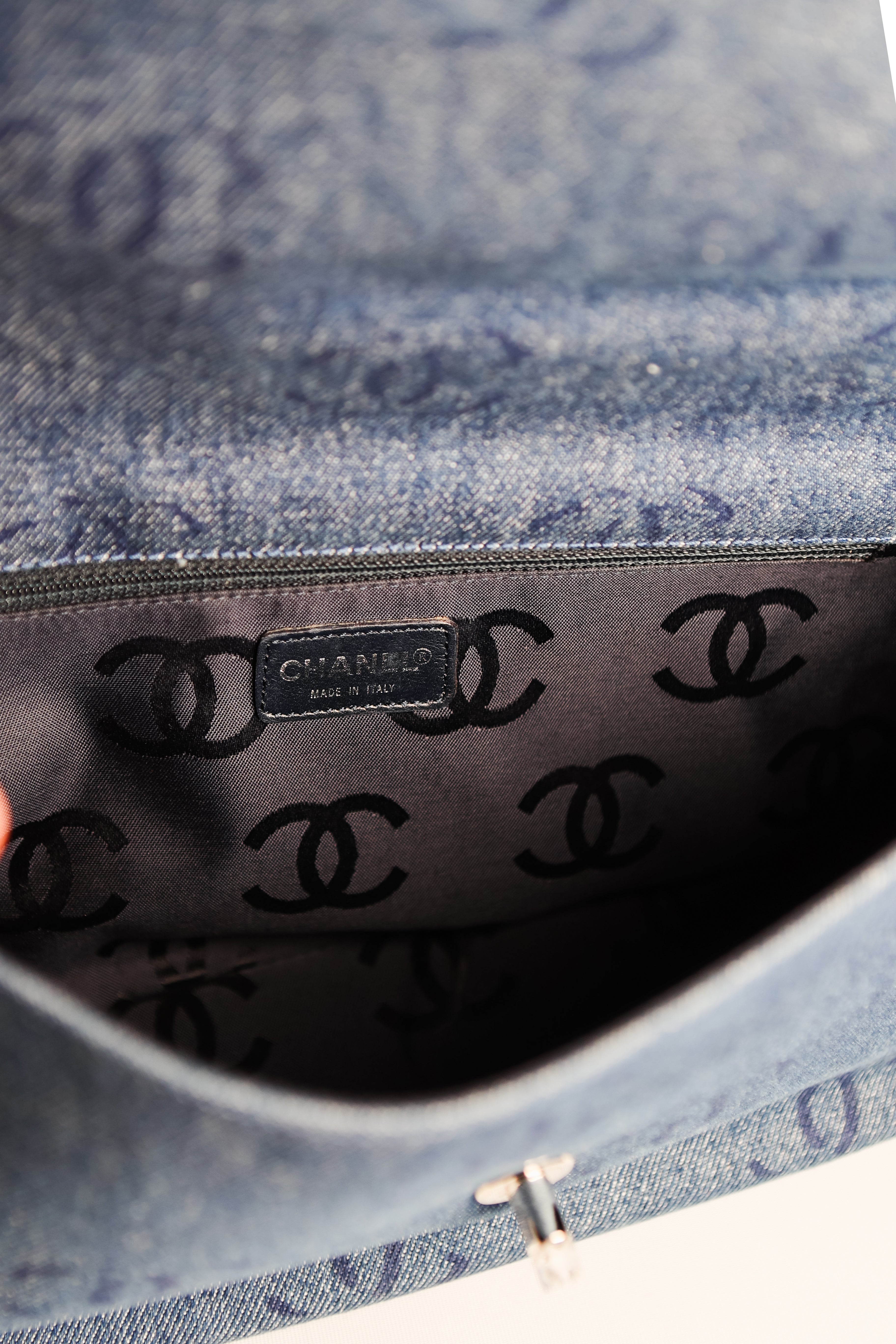Vintage CHANEL denim CC shoulder bag 2002