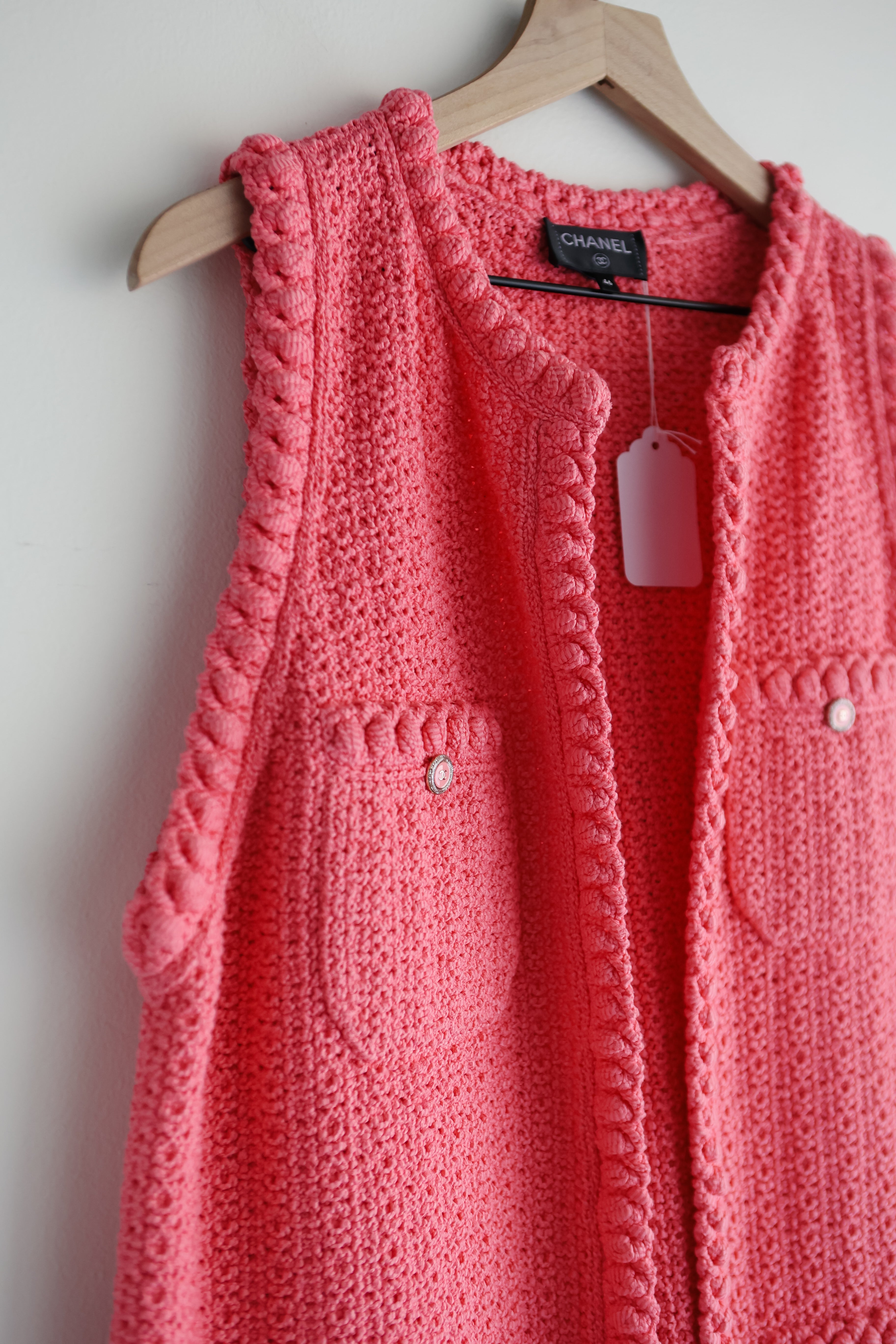 Chanel boutique coral knit vest size 46