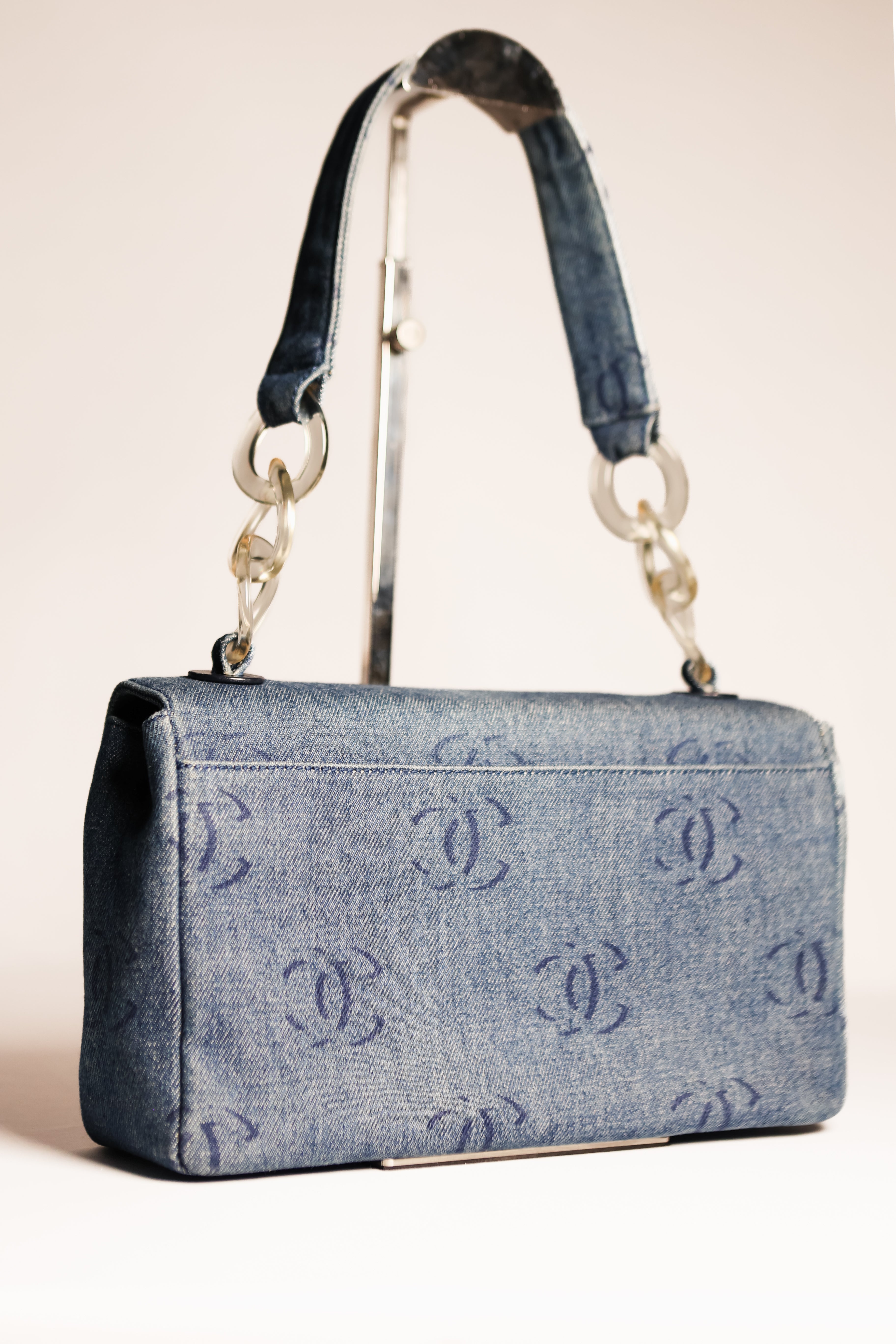Vintage CHANEL denim CC shoulder bag 2002