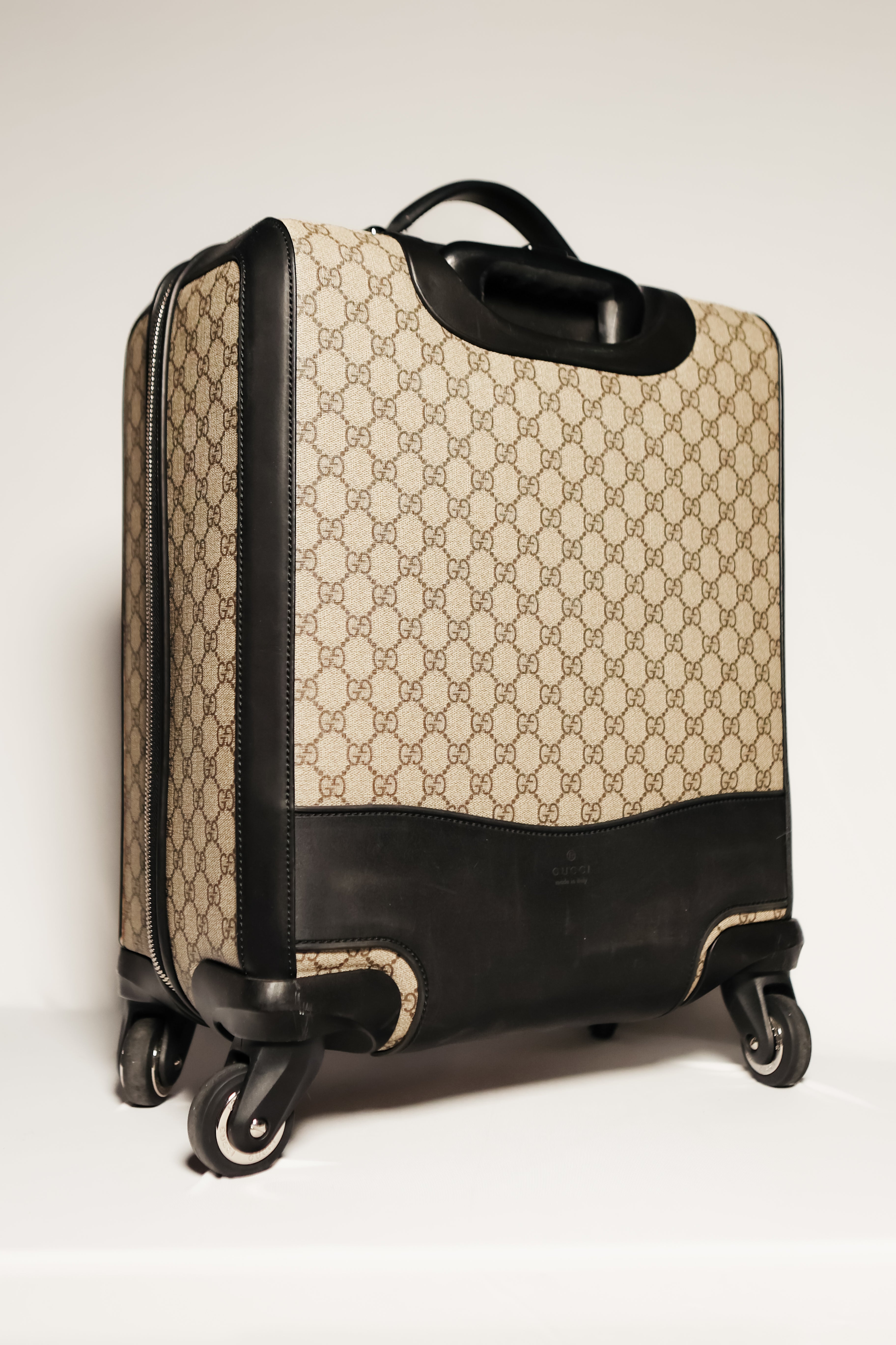 Gucci GG Supreme Carry-On roller Suitcase